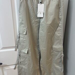 Zara NWT Size XS Women's Beige Cargo Pants